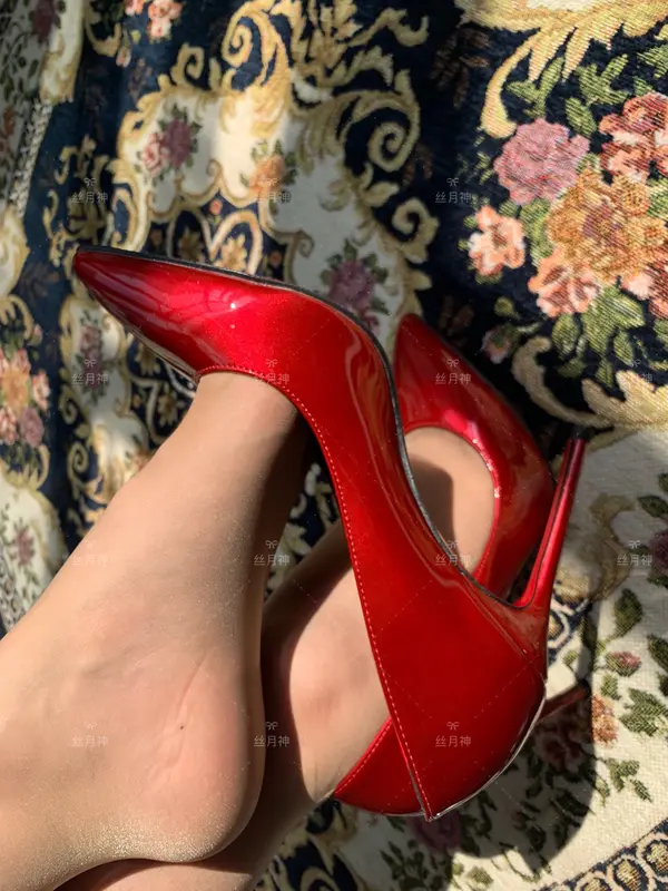 丝月神-阳光下的一抹红高跟肉丝 - 丝月神